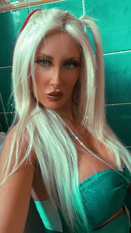 Nikki Valentino naked pornstar pic