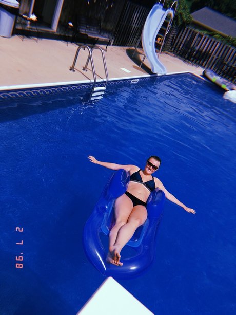 PeachiePrincess_ adult model img