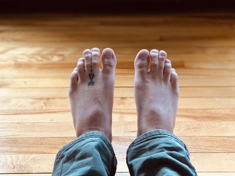 Cutonthedottedline sex star picture