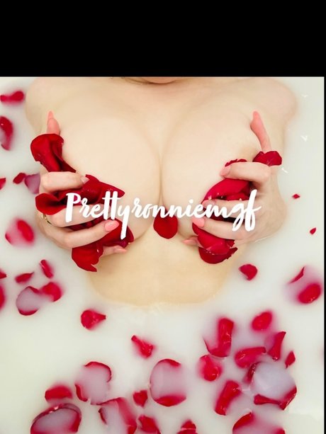 PrettyRonnie hot actress photos