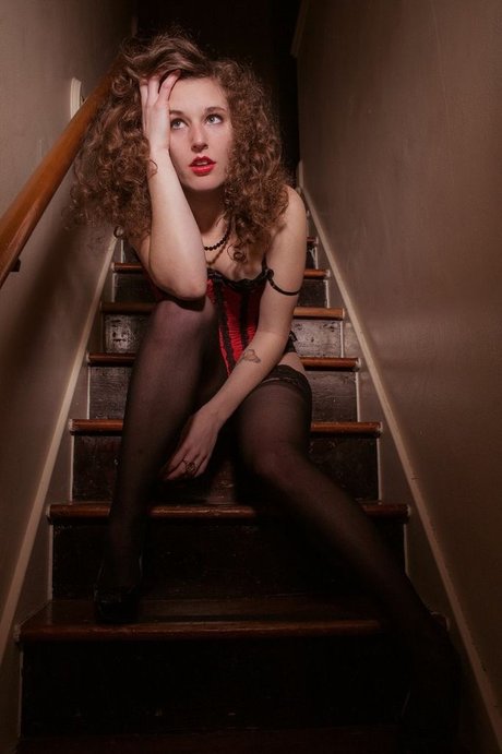 Songstress Kate erotic actress pictures