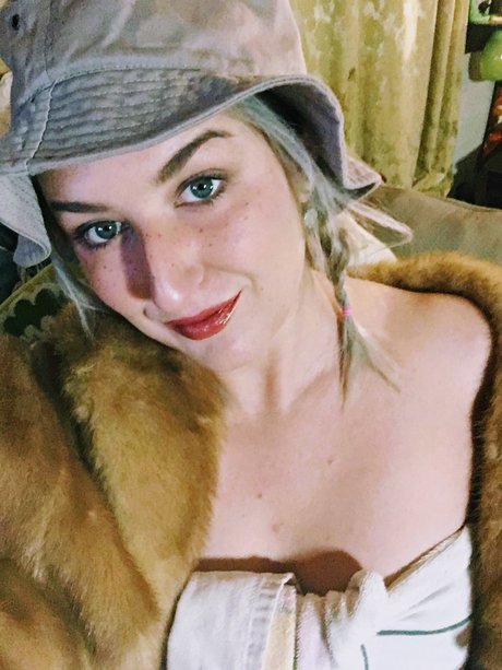 Poppy Coxxx beautiful actress images