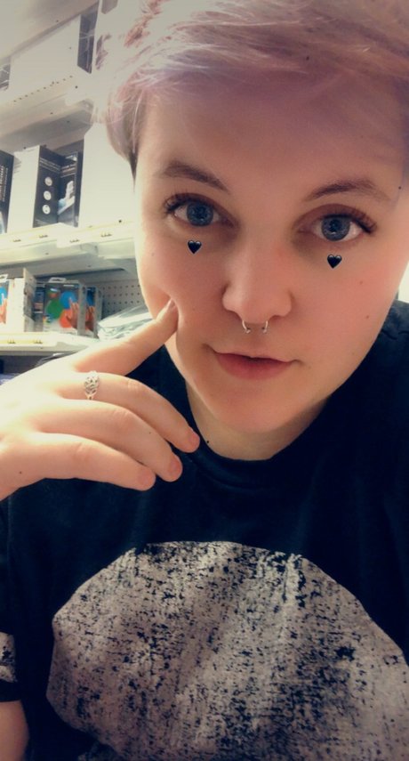 Quietlyhere star naked img