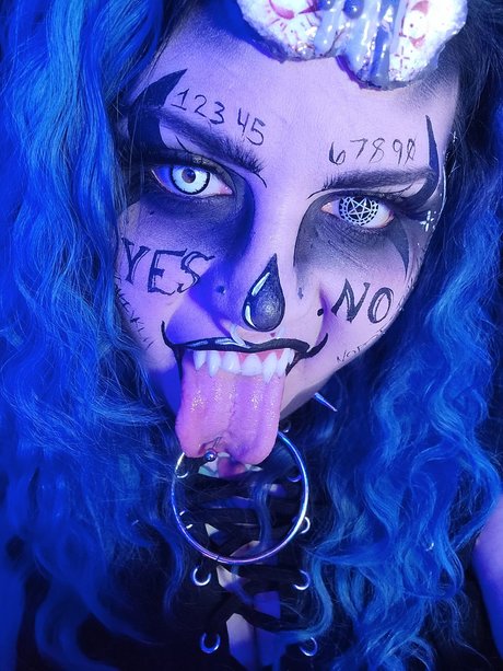 Queen Of Sin beautiful model pic