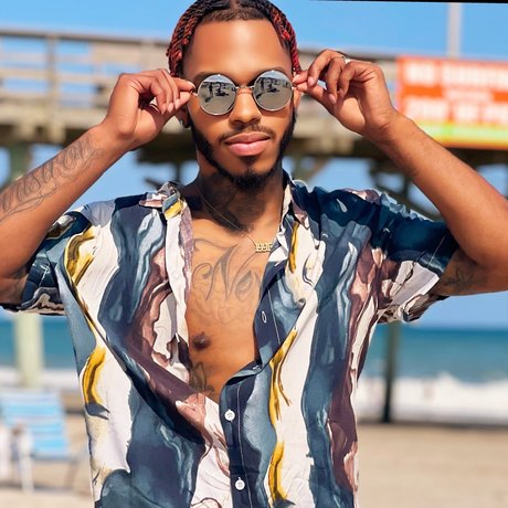 Q Muzik naked model image