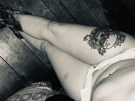 Ashley Collins model art img