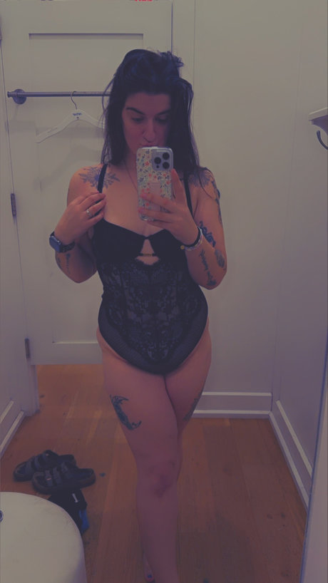 Miss M_ model xxx photo