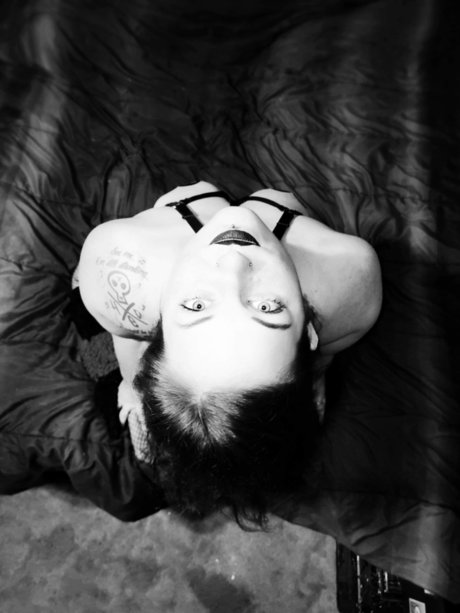 Riot 95 model pornographic picture