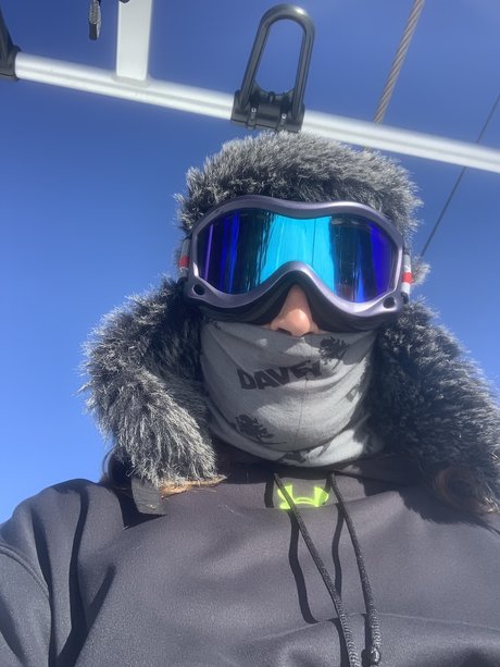 Elonbust nude actress pictures