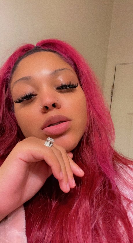 Honeeyyy_ erotic actress pics