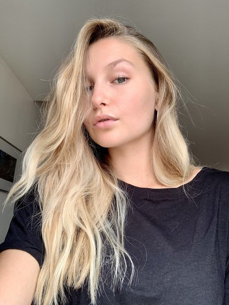 _Rhude Girl pornstar art pictures