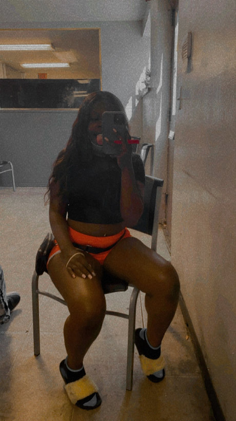 Ressie star naked photo