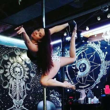 Pineapple Pole pornstar high quality pics