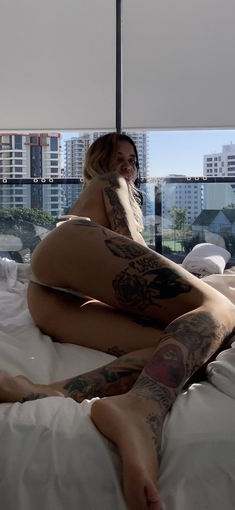 LOSVILLIANO1 model adult pics