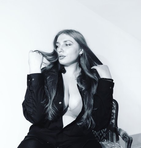 TayaHill beautiful actress picture