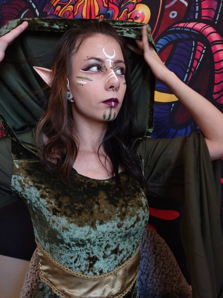 Raevyn Nox porn model pic