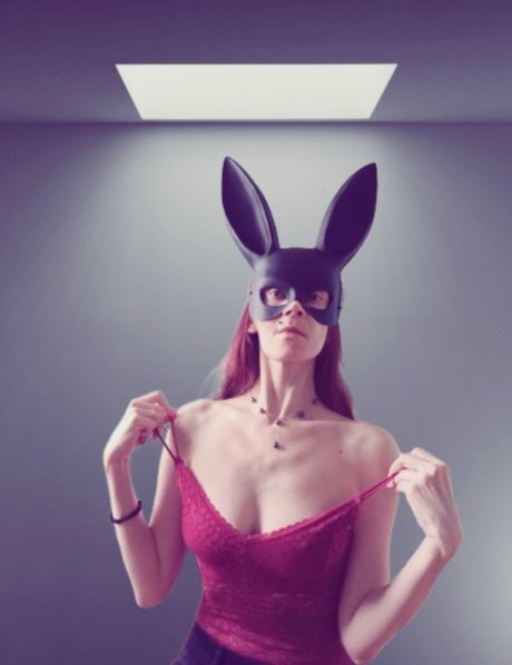 Mari san Cougar Noir free model pic