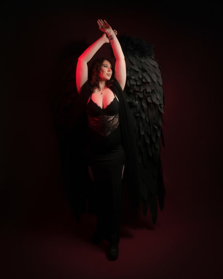 Amira Gray naked model pictures