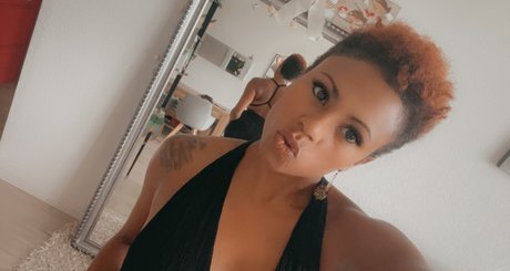 tiny onlyfans beautiful picture