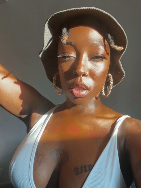 Robin Luv hd pornstar pics