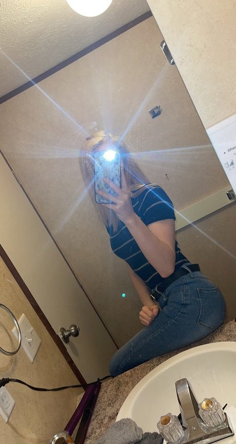 Tiffany Roberts star art archive