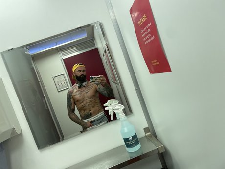 Robbiegaine21 nude star archive