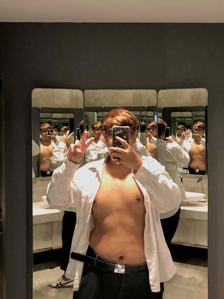 Bear Top BKK model naked pictures