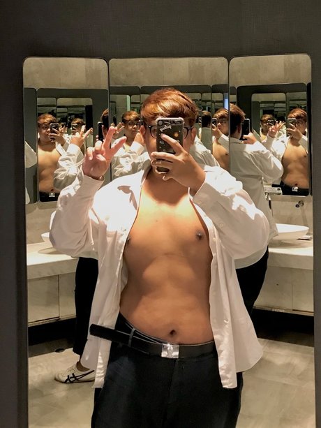 Bear Top BKK naked model images