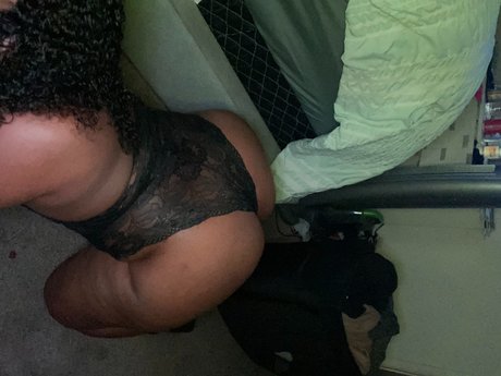 MaskedUpFiji model nude images