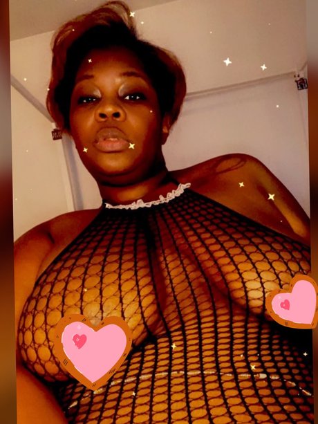 Roxy Lee naked pornstar pic