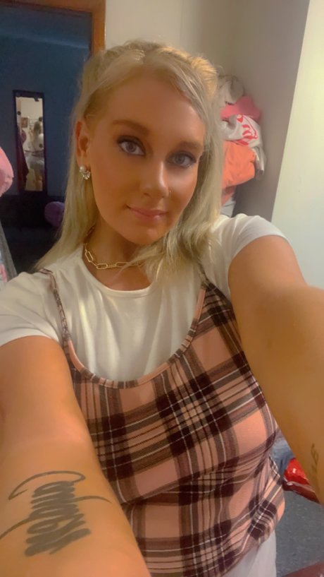 Blondebbyxo pornstar nude picture