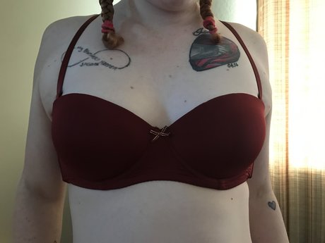 Mechanic Babe art model pics