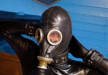 Max Pup naked star images