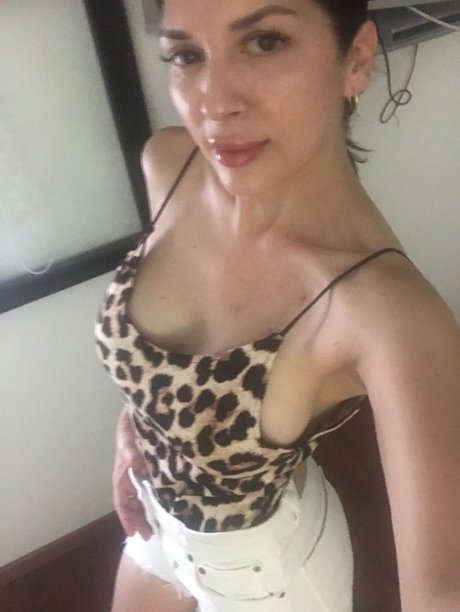 Maru erotic model pics