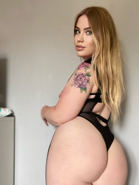 lesbian kissing onlyfans hot porn photos