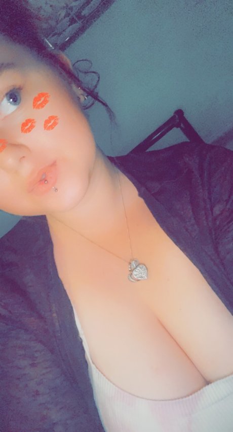 Curvy anonymous girl sex model image