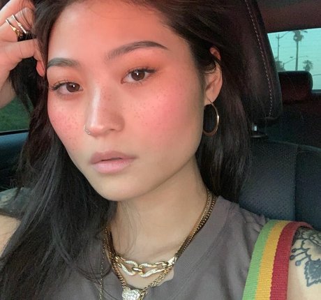 Mae Col high quality model image