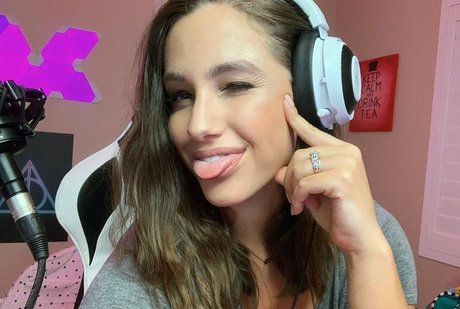 HayliNic model erotic pic