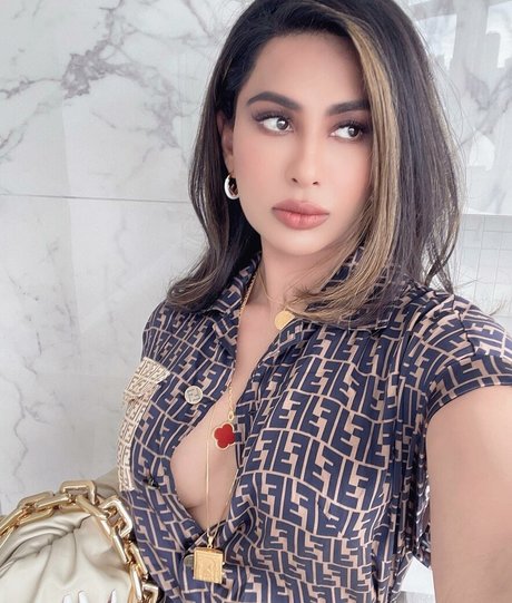 Amelia Maltepe sex model galleries