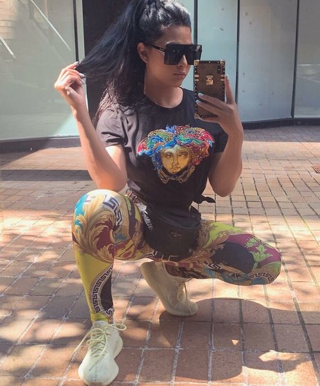 Amelia Maltepe model nice images