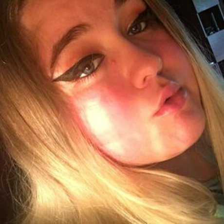 karmatheslut777 pornstar pretty images