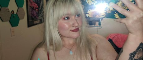 beautiful blonde onlyfans free nude photos