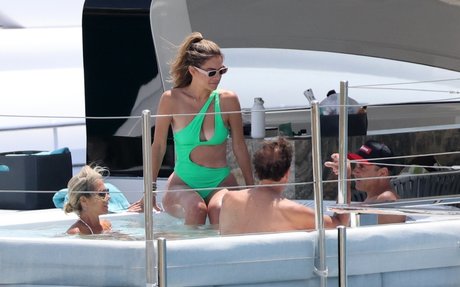 Maria Menounos pornstar erotic photos