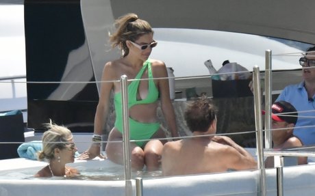 Maria Menounos hd model photos