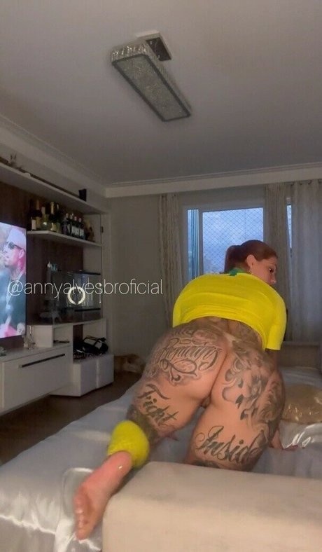 Anny Alves nude model img