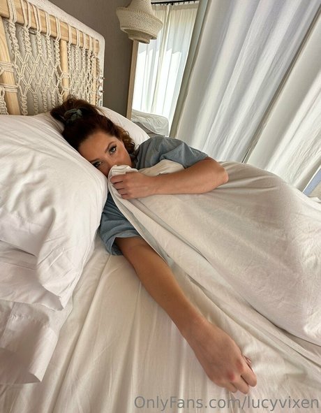 lucyvixen sex model gallery