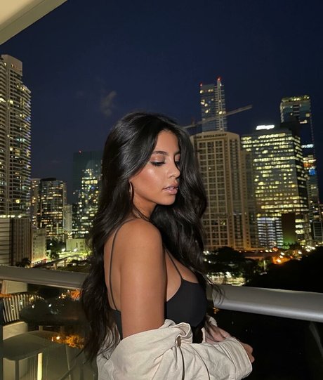 Queenneedy porn model pics