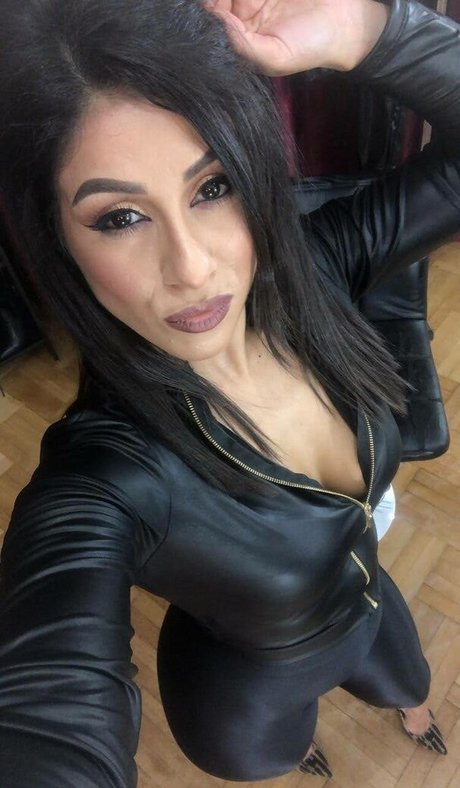 Puffy Love model exclusive photo