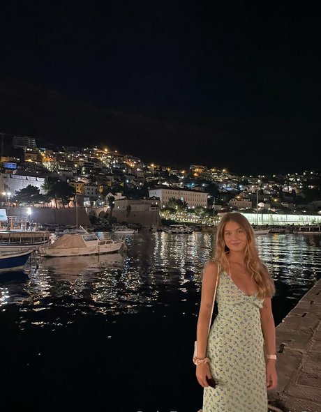 elsbels24 actress pics