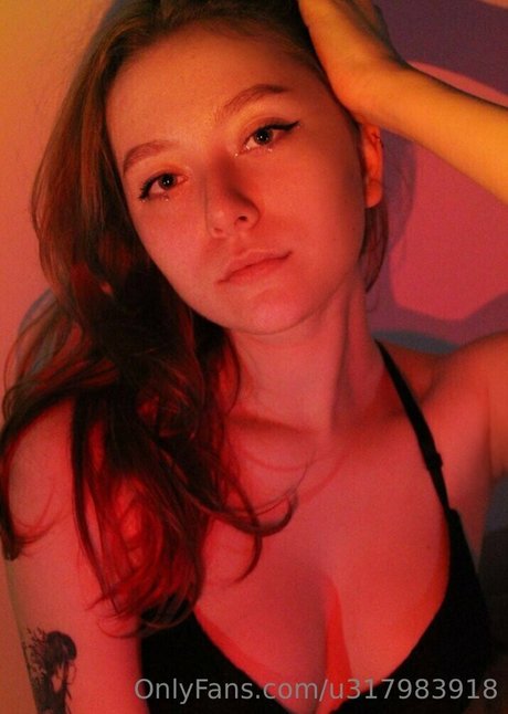 celebrity hannah montana Profile pic